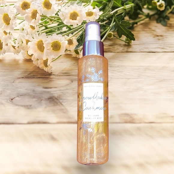 Snowflakes and Cashmere Diamond Shimmer Mist 4.9 oz - Picture 4 of 9